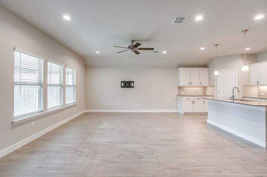 Spacious, unfurnished interior of a new home in , Burleson (Image 33).