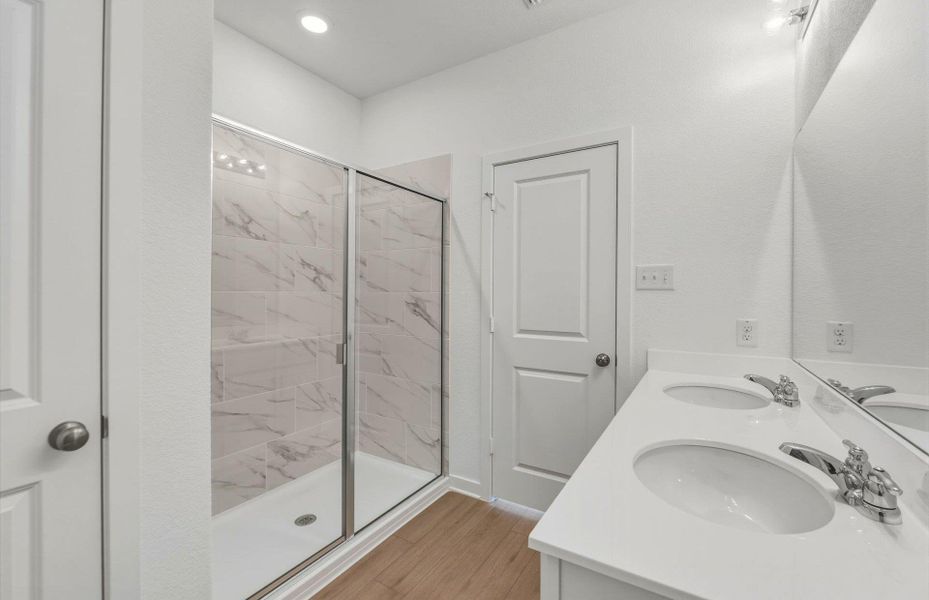 Furnished interior view inside a new home in Skyview, Belton (Image 5).