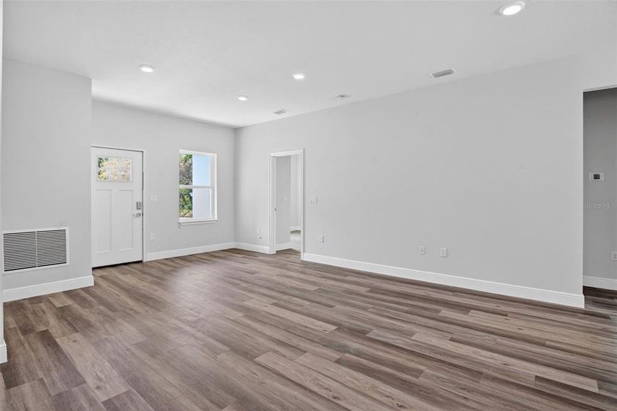 Spacious, unfurnished interior of a new home in , Citrus Springs (Image 22).