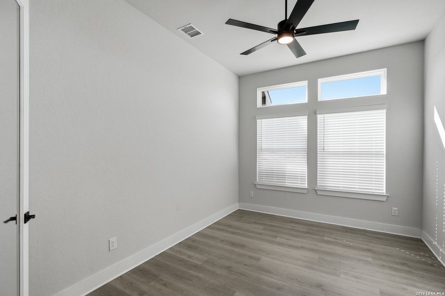 Spacious, unfurnished interior of a new home in Sienna Lakes, San Antonio (Image 38).