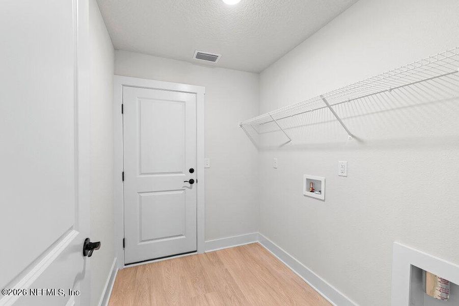 Spacious, unfurnished interior of a new home in , Middleburg (Image 22).