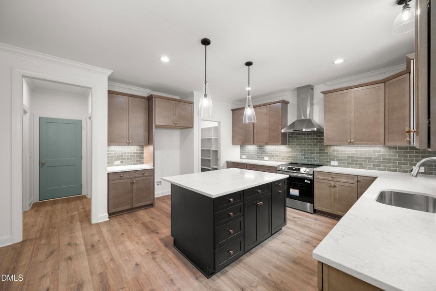 BF433E40-DA25-4939-A608-7EDB71916D16