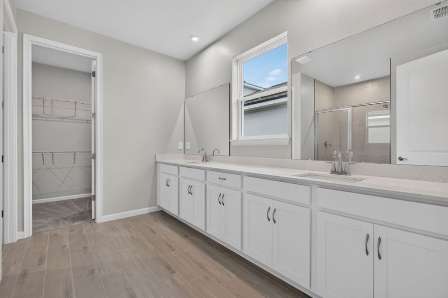 Furnished interior view inside a new home in Pasadena Ridge Master, Dade City (Image 5).