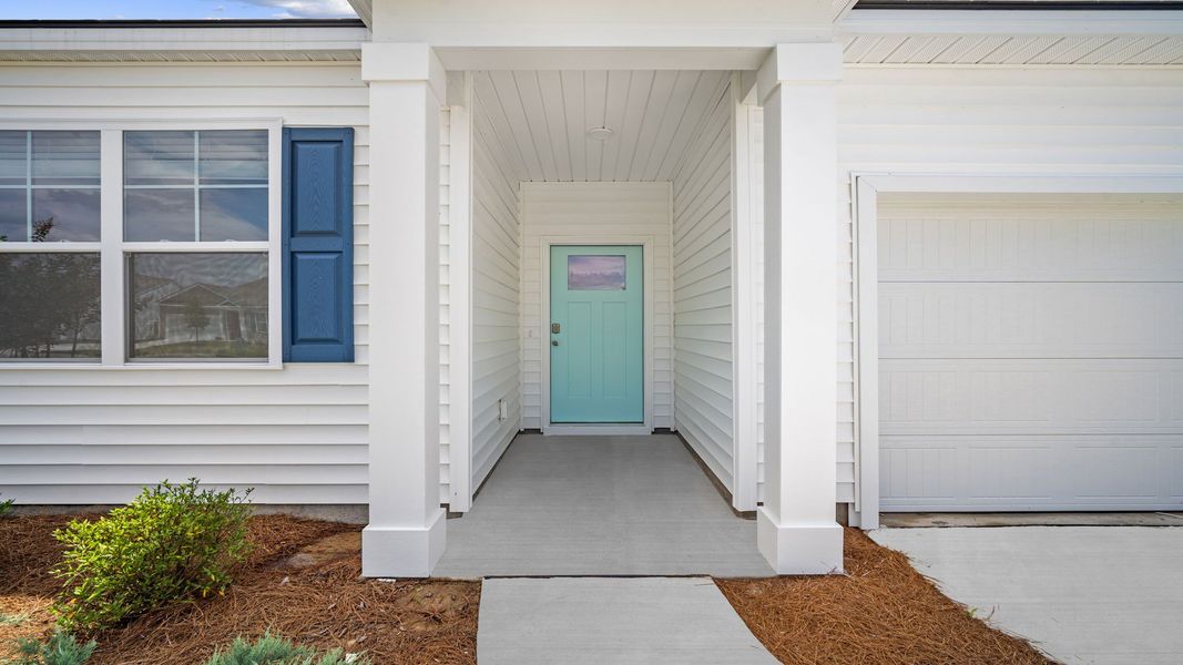 Representative exterior details of a home built from the Aria by D.R. Horton in The Retreat at East Argent, Ridgeland (Image 3).
