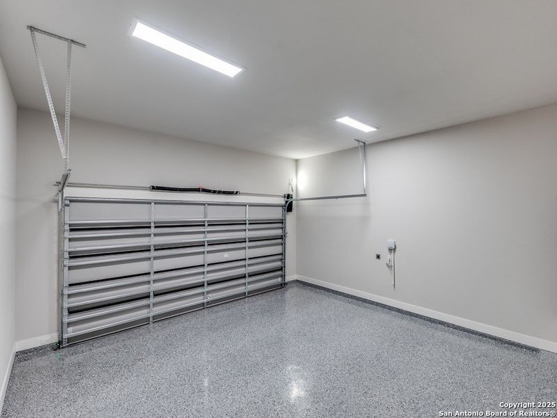 Spacious, unfurnished interior of a new home in , San Antonio (Image 18).