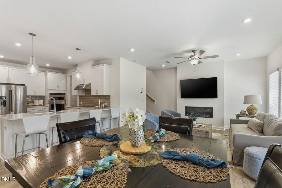 017-011-Dining Room-1500x1000
