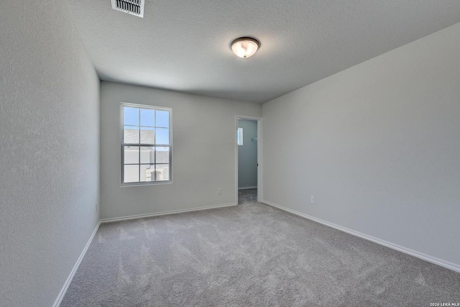 Spacious, unfurnished interior of a new home in Hennersby Hollow, San Antonio (Image 19).