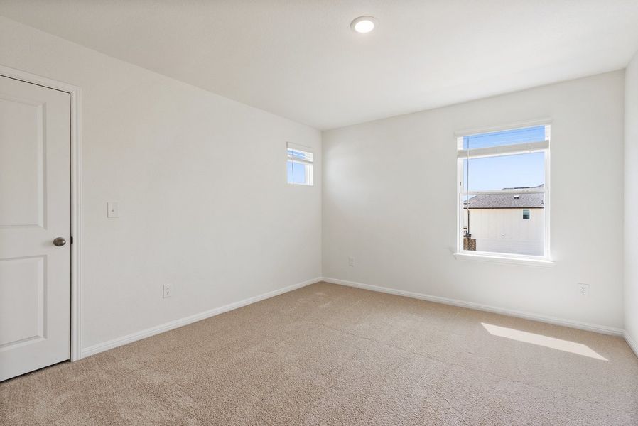 Spacious, unfurnished interior of a new home in Porter Country, Buda (Image 32).
