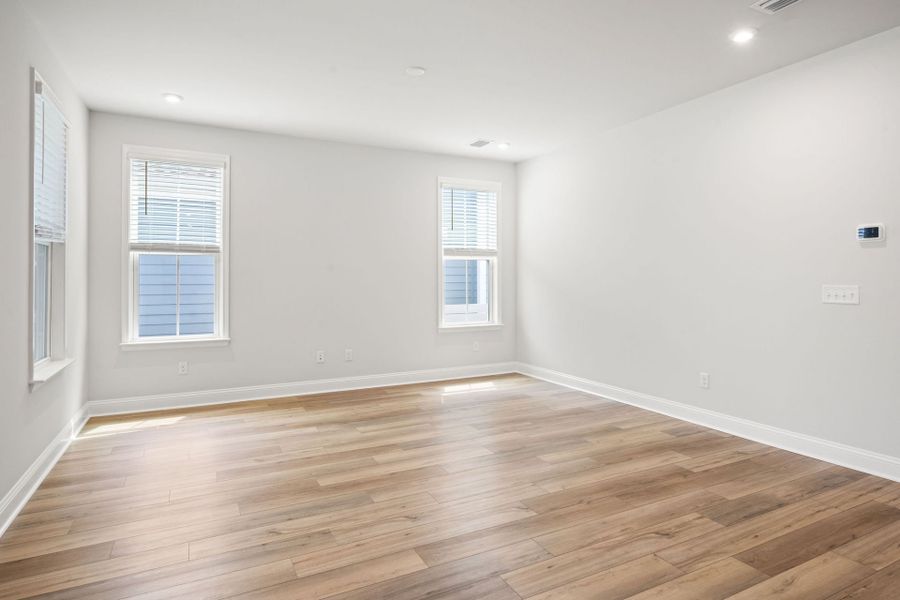 Spacious, unfurnished interior of a new home in Heartwood, Richmond Hill (Image 35).