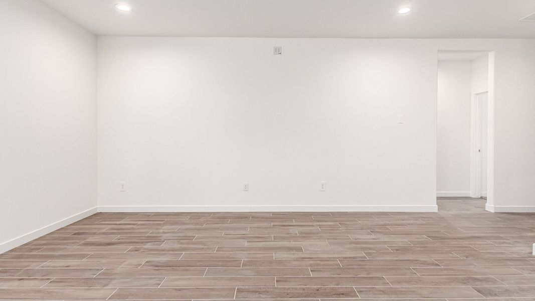 Spacious, unfurnished interior of a new home in Barnett Village, Marana (Image 12).