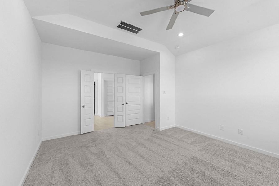 Spacious, unfurnished interior of a new home in Huntington Place, Rosharon (Image 20).