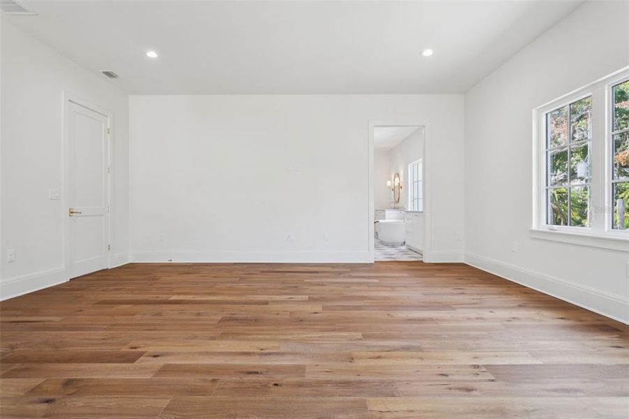 Spacious, unfurnished interior of a new home in , Tampa (Image 71). Spacious, unfurnished interior of a new home in , Tampa (Image 71).