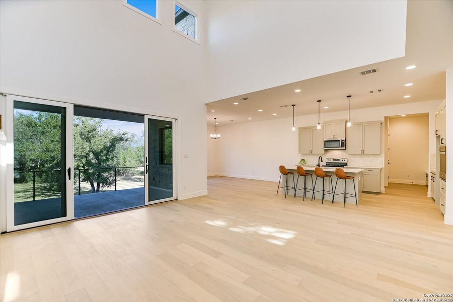 Spacious, unfurnished interior of a new home in , Horseshoe Bay (Image 27).