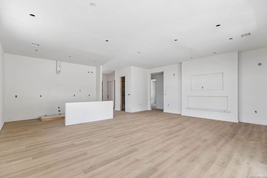 Spacious, unfurnished interior of a new home in , Horseshoe Bay (Image 22).