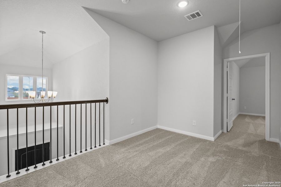 Spacious, unfurnished interior of a new home in Foxbrook, Cibolo (Image 22).
