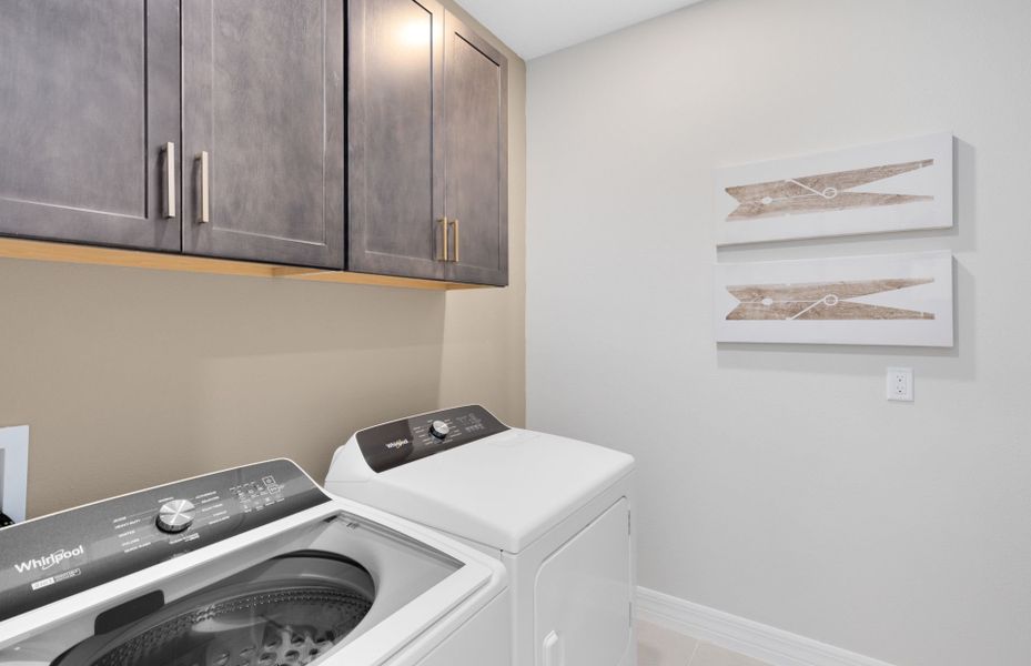 Representative interior finishes for a home built from the Cardinal by Pulte Homes in Parkside Trails, Clermont (Image 13).