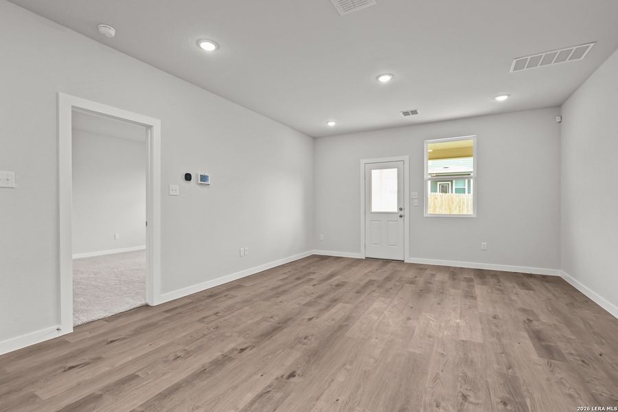 Spacious, unfurnished interior of a new home in Park Place, New Braunfels (Image 21).