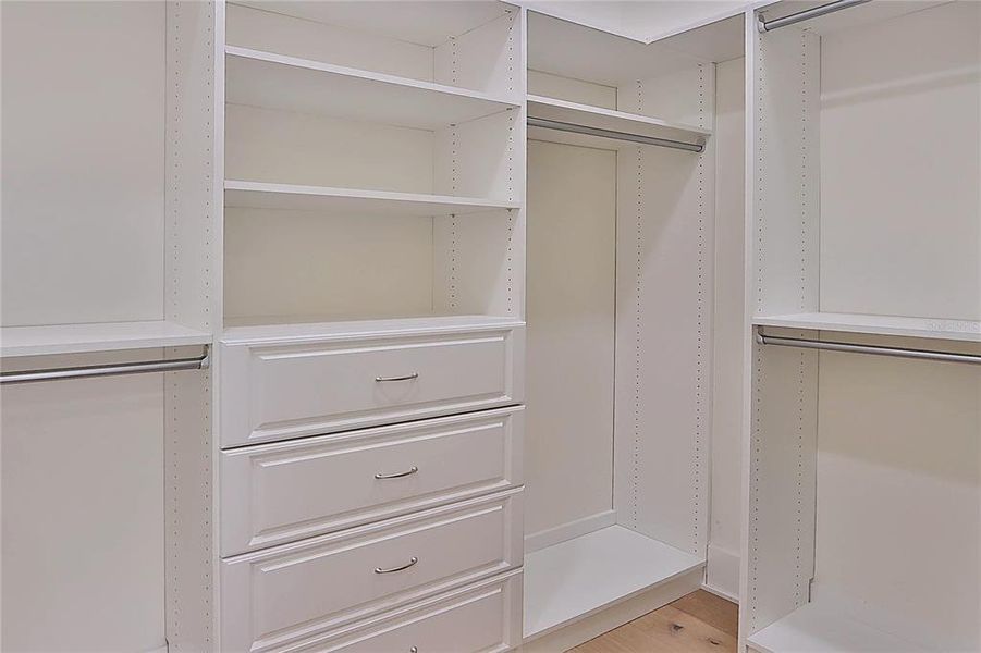 Spacious, unfurnished interior of a new home in , Tampa (Image 46).