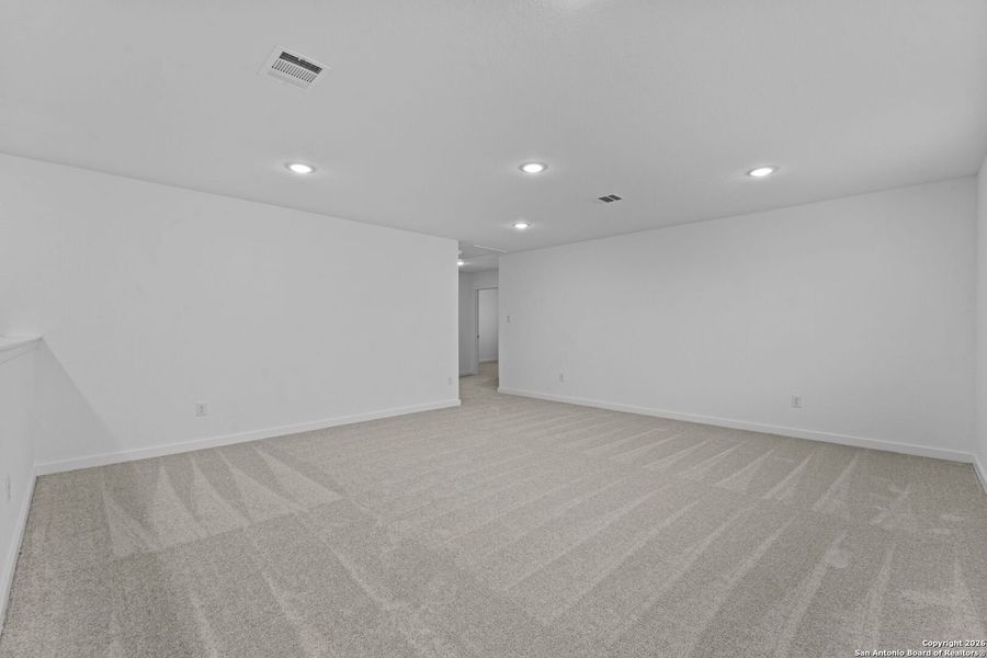 Spacious, unfurnished interior of a new home in Voss Farms, New Braunfels (Image 24).