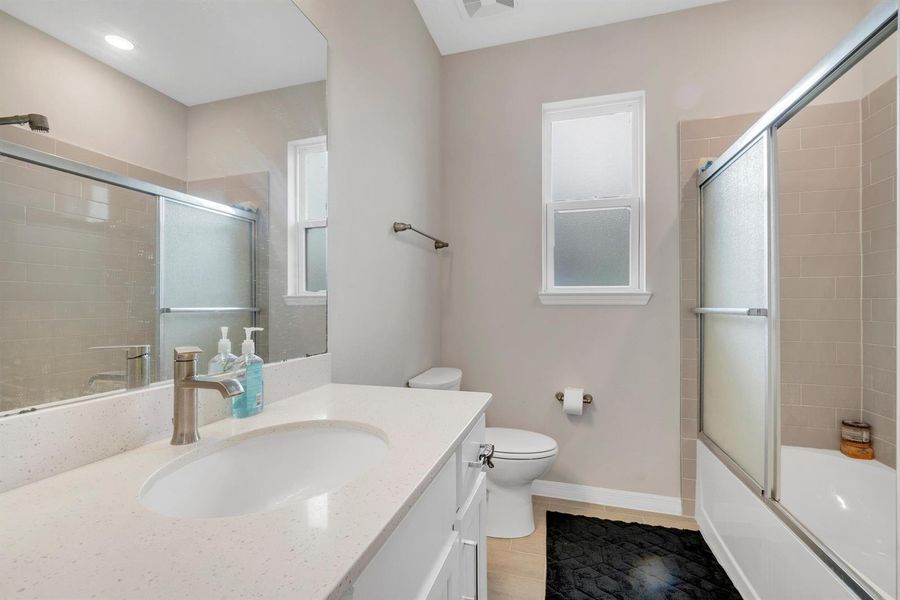 544 Higgs Ave NW-25