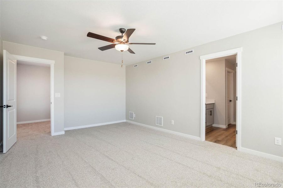 Spacious, unfurnished interior of a new home in Second Creek Farm, Commerce City (Image 14).
