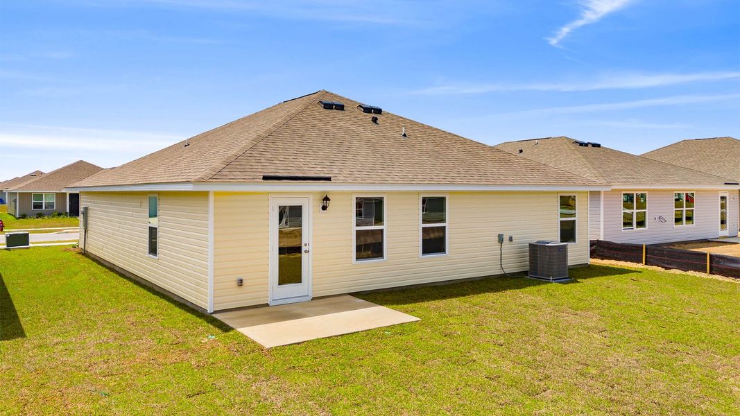 Exterior details and patio area of a home in Liberty, Panama City (Image 3).