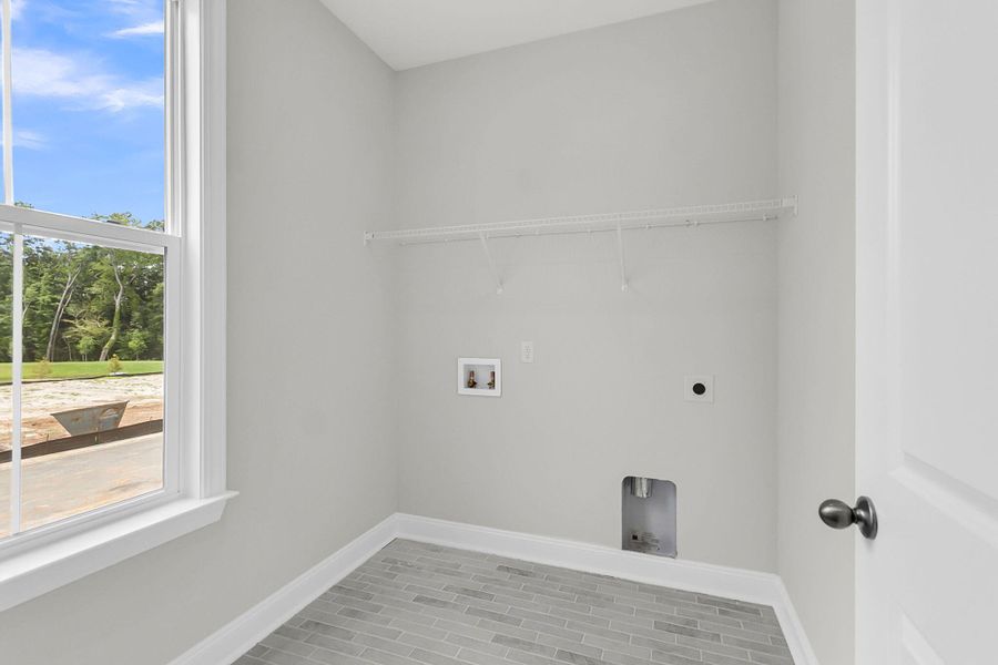 Spacious, unfurnished interior of a new home in Heron Preserve, Hanahan (Image 19).