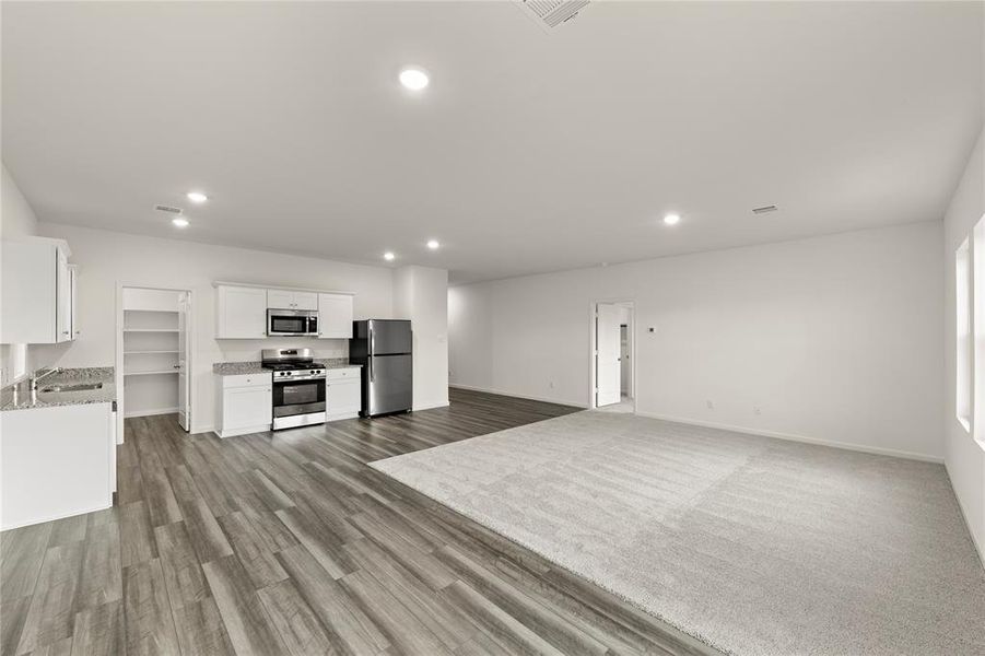 Spacious, unfurnished interior of a new home in Noble Ridge, Howe (Image 15).