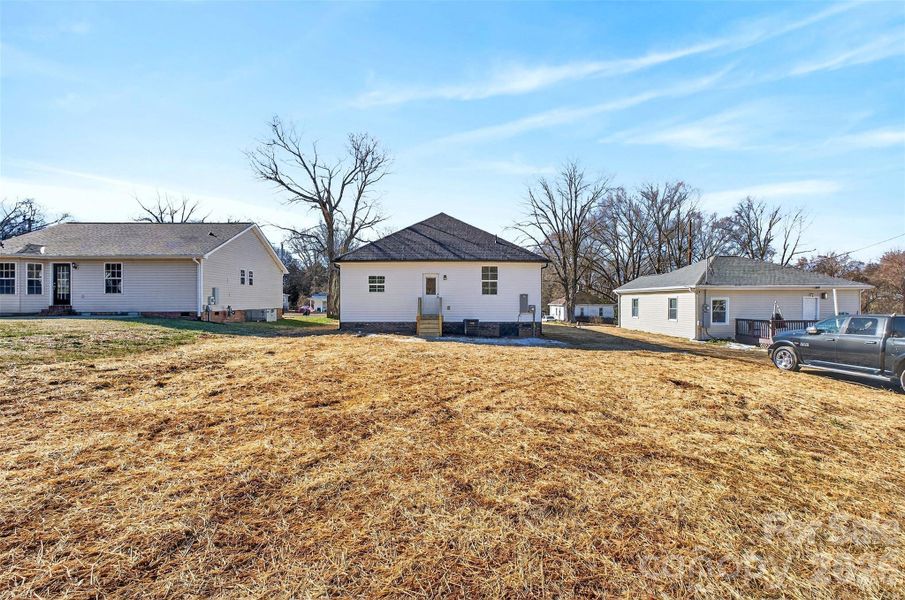 Exterior details and patio area of a home in , Gastonia (Image 4).