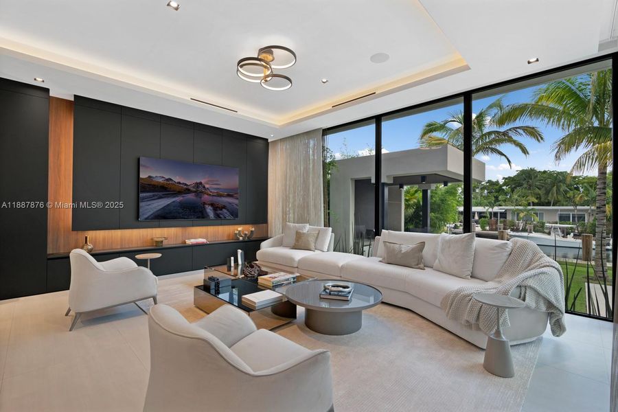 Community amenities in , North Miami (Image 38).