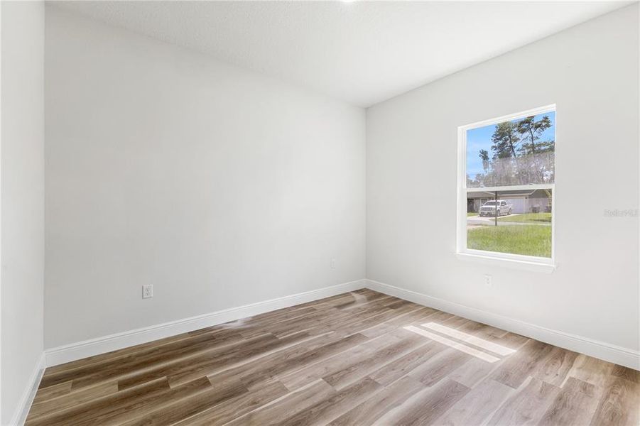 Spacious, unfurnished interior of a new home in , Ocala (Image 14).