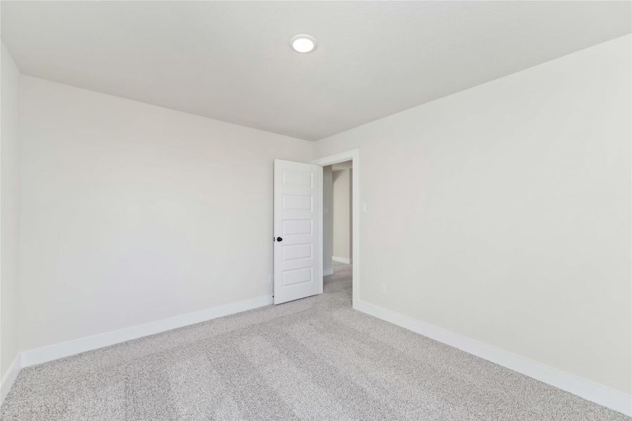 Spacious, unfurnished interior of a new home in Alicante, Houston (Image 13).