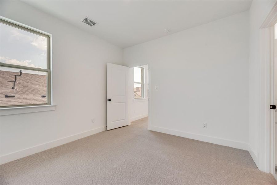 Spacious, unfurnished interior of a new home in Devonshire, Heath (Image 30).