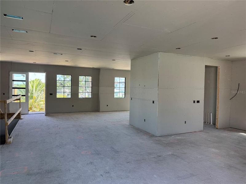 Spacious, unfurnished interior of a new home in , St. Petersburg (Image 19).