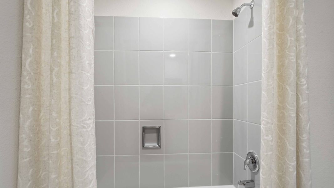 Representative interior finishes for a home built from the HANNA by D.R. Horton in Blaire Lake, Tyler (Image 22). Representative interior finishes for a home built from the HANNA by D.R. Horton in Blaire Lake, Tyler (Image 22).