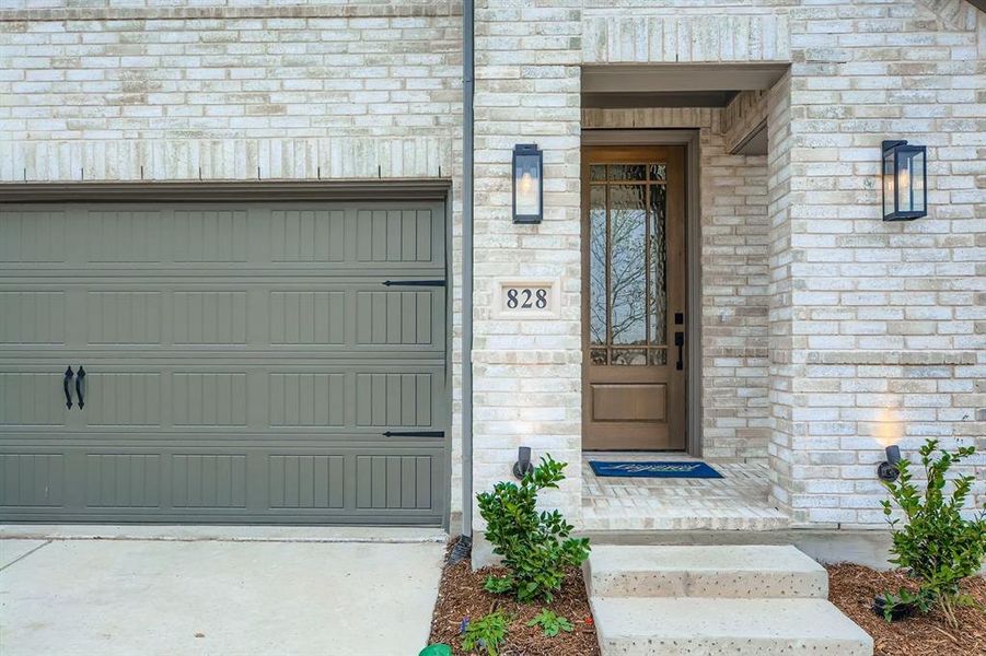 Exterior details and patio area of a home in Hillstead, Lavon (Image 3).