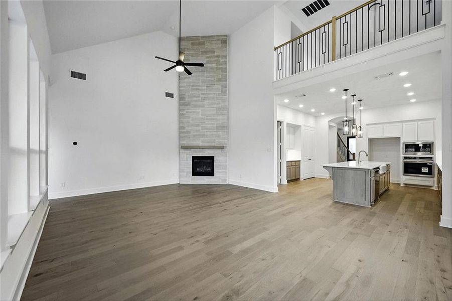 509RedBarnDrCAMBC008 509RedBarnDrCAMBC008