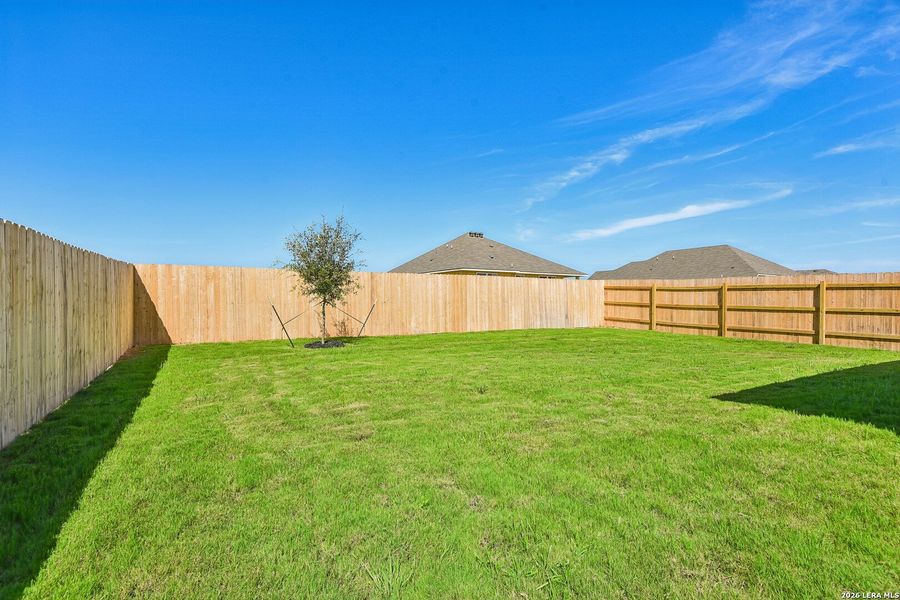 Exterior details and patio area of a home in Arroyo Ranch, Seguin (Image 24).