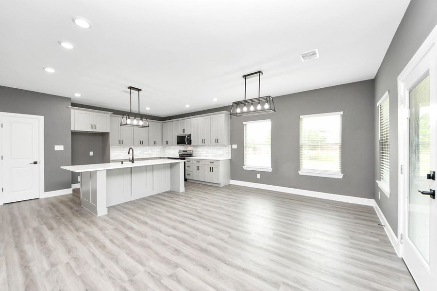 Spacious, unfurnished interior of a new home in , Waller (Image 34).