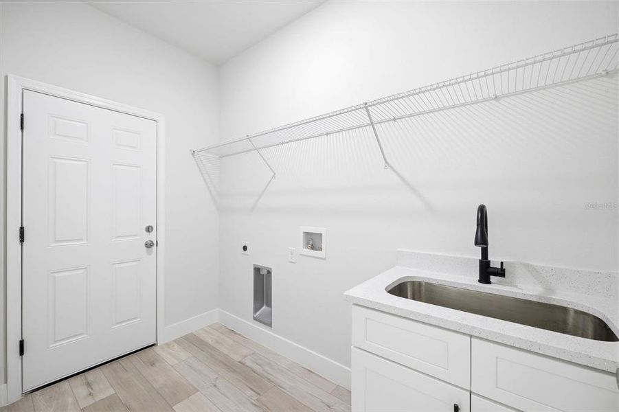 Spacious, unfurnished interior of a new home in , Citrus Springs (Image 23).