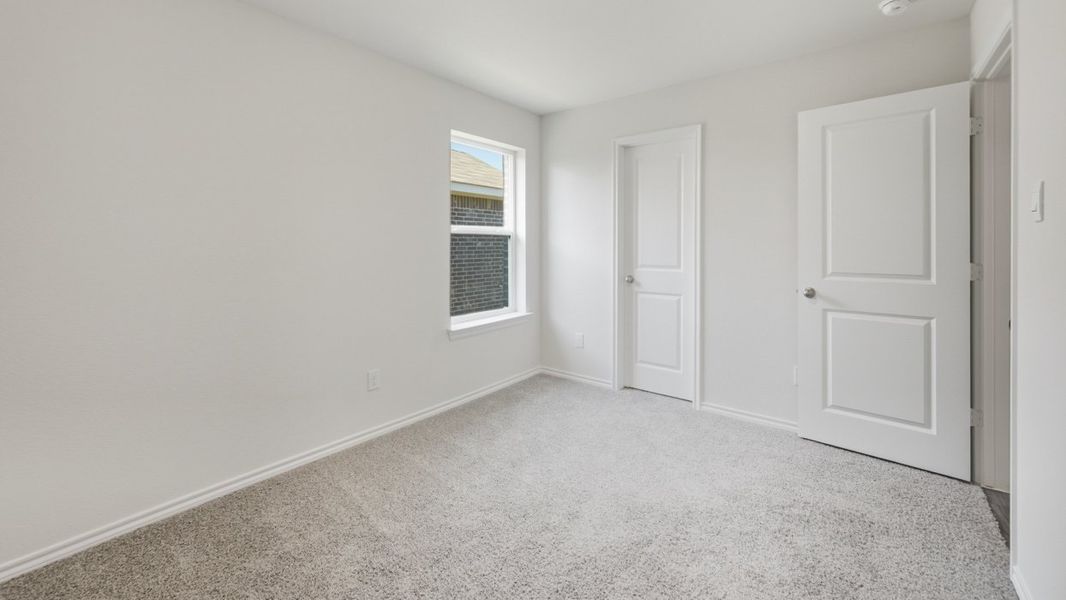 Spacious, unfurnished interior of a new home in Saddlebrook, Waxahachie (Image 23).