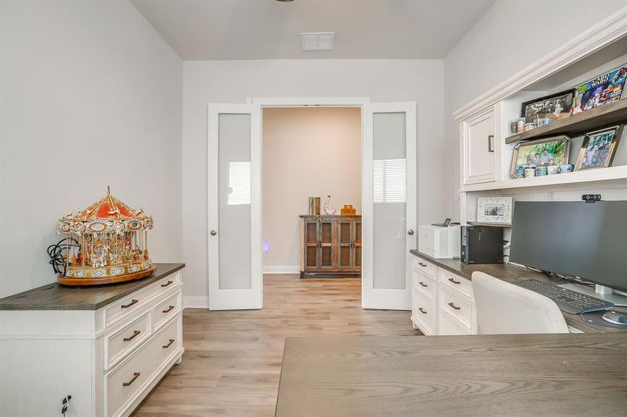 Furnished interior view inside a new home in , Argyle (Image 28).