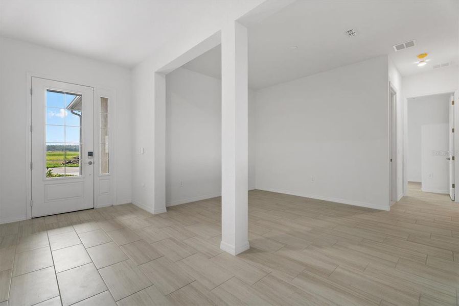 Spacious, unfurnished interior of a new home in Calusa Country Club, Lakewood Ranch (Image 28).