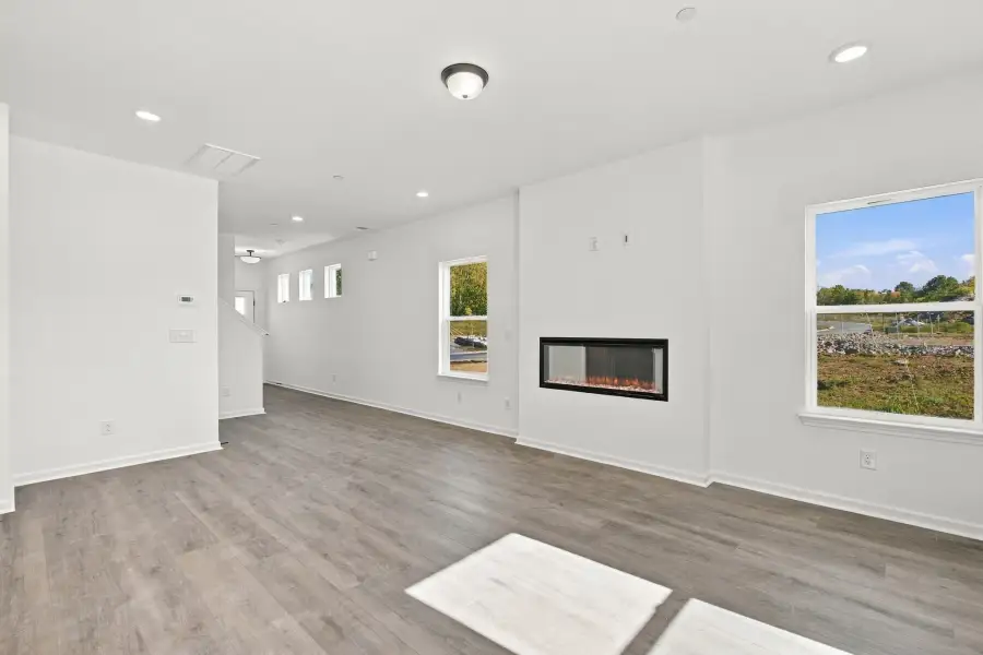 Spacious, unfurnished interior of a new home in Laurelwood Park, Gallatin (Image 15).