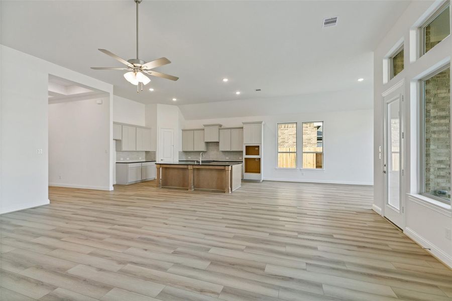 Spacious, unfurnished interior of a new home in Brookewater, Rosenberg (Image 24).