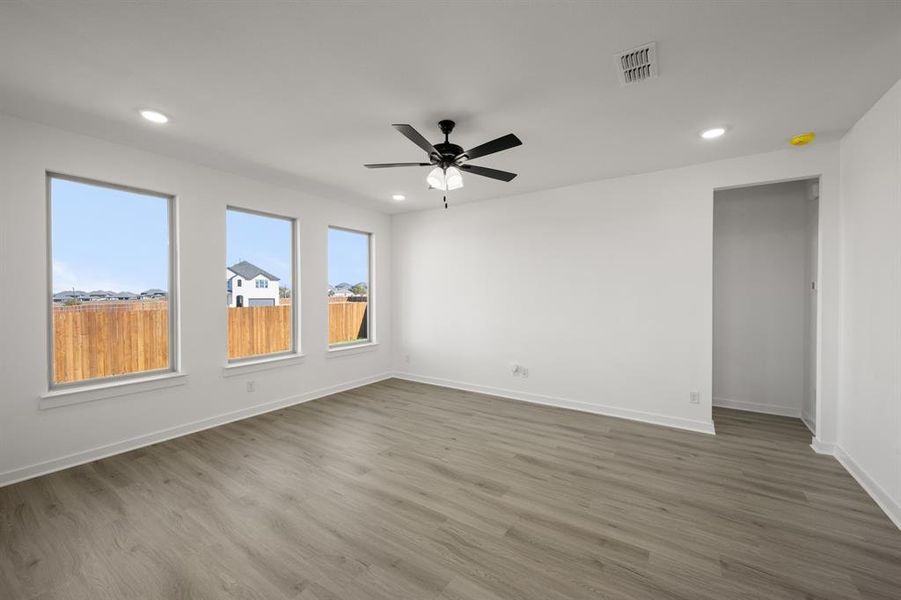 6916 Freight Train- Living Room-1 6916 Freight Train- Living Room-1