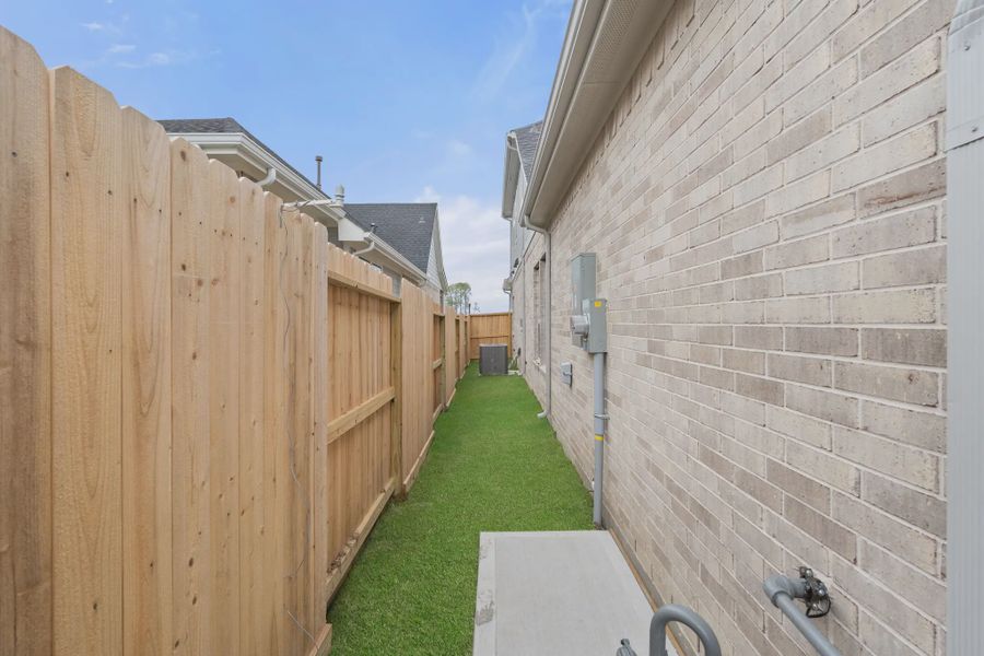 Representative exterior details of a home built from the St Andrews by Chesmar Homes in Riceland Alley Loads, Mont Belvieu (Image 38).