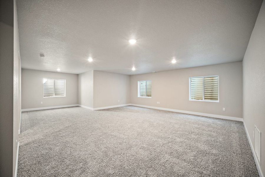 Spacious, unfurnished interior of a new home in Aspen Ranch, Fountain (Image 28).