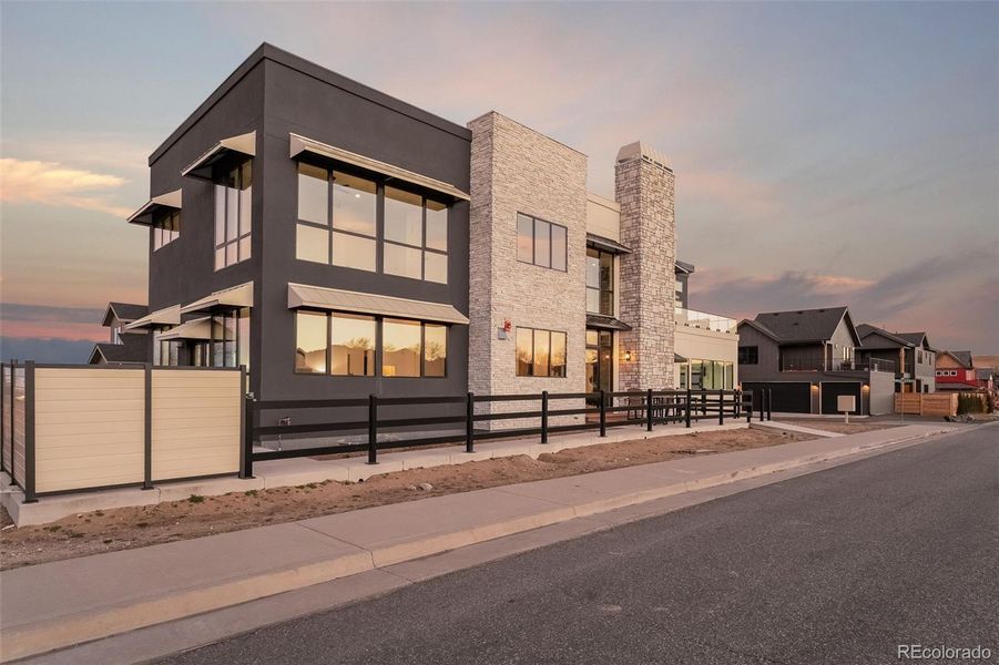 Condo located in Superior, CO showcasing its design and architecture (Image 3).