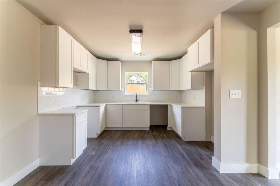 Spacious, unfurnished interior of a new home in , Fort Worth (Image 8).